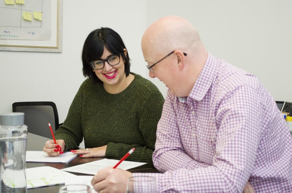 短期プログラミング研修を受ける社会人におすすめのポイントは？