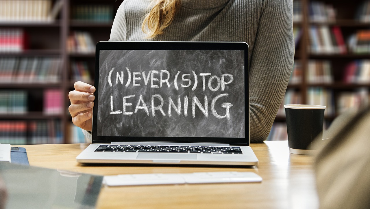 オンライン学習で未経験から始めるプログラミングのステップは？