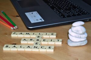 未経験から転職保証付きのプログラミングスクールはどこが人気ですか？