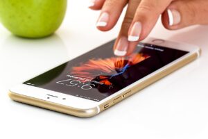 アプリ開発スクールの転職保証はAI時代でも通用するスキルか？