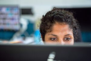 未経験からのエンジニア転職、自社開発に向いてる人の特徴は？