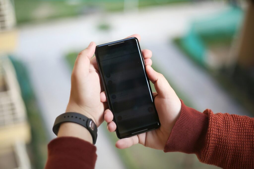 転職保証付きスクールでiOSとAndroid、どちらが有利なの？