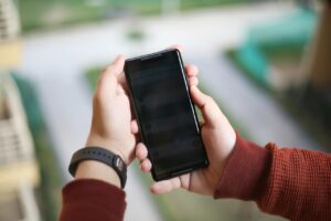 転職保証付きスクールでiOSとAndroid、どちらが有利なの？